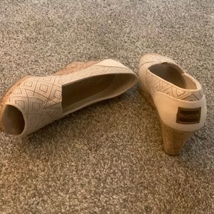 Tom’s heels size 8W